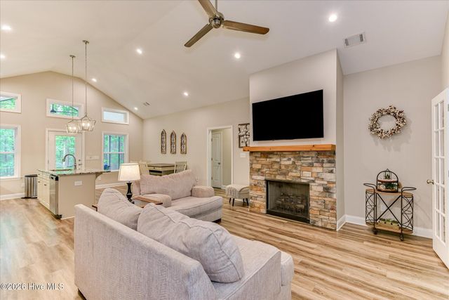 212 Deveraux Point, Mc Cormick, SC 29835