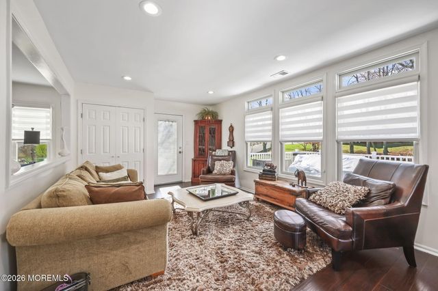 20 Colts Run, Marlboro, NJ 07746