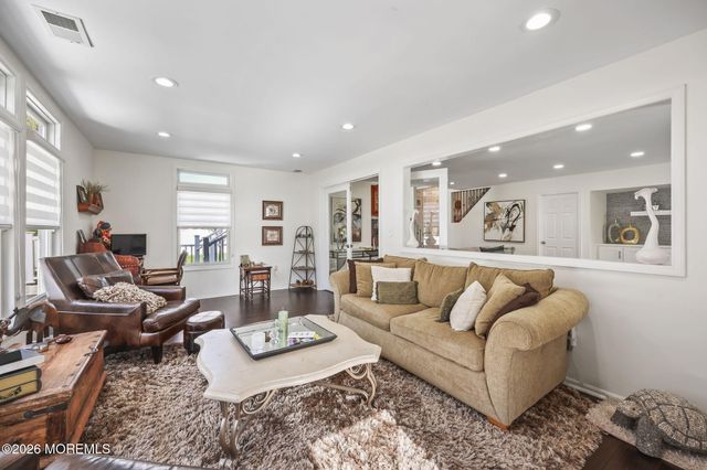 20 Colts Run, Marlboro, NJ 07746