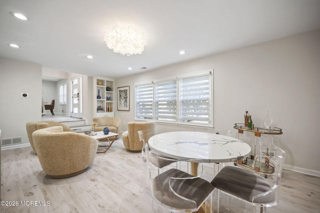 20 Colts Run, Marlboro, NJ 07746