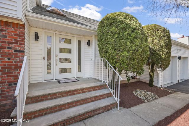20 Colts Run, Marlboro, NJ 07746