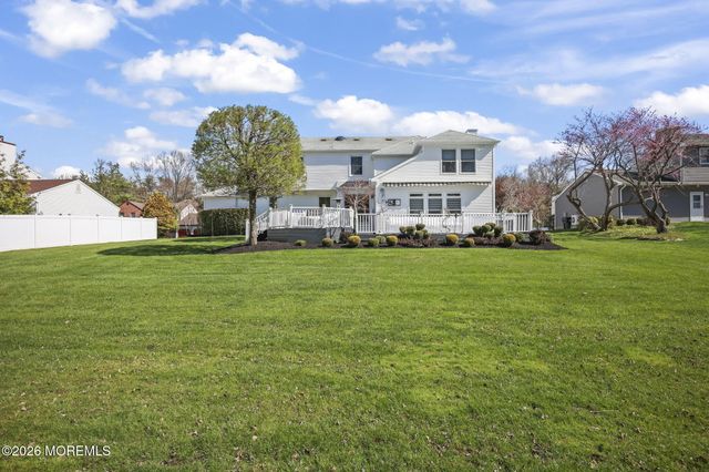 20 Colts Run, Marlboro, NJ 07746