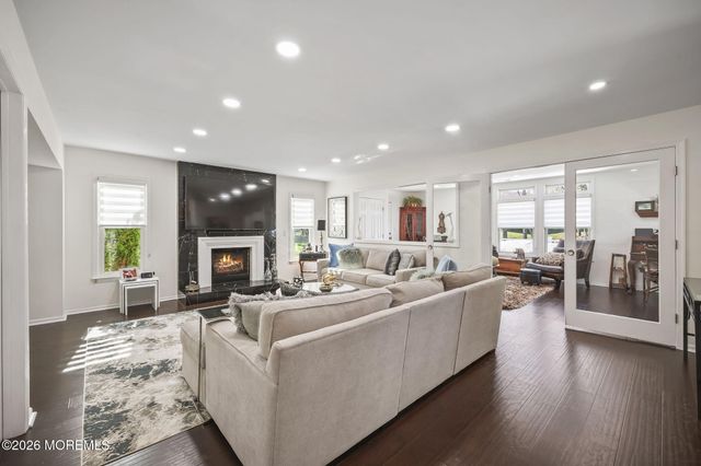 20 Colts Run, Marlboro, NJ 07746