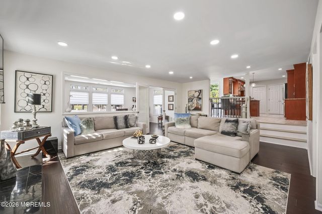 20 Colts Run, Marlboro, NJ 07746