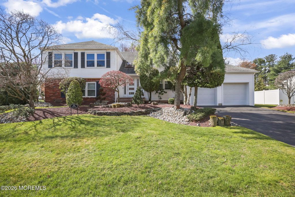 20 Colts Run, Marlboro, NJ 07746