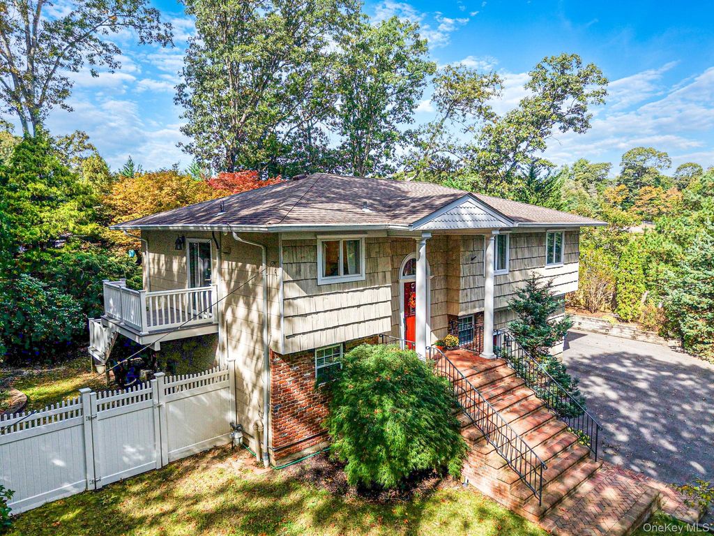 6 Wyandanch Boulevard, Smithtown, NY 11787 — photo 2