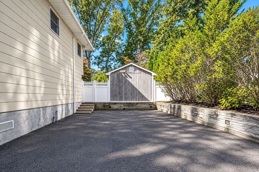 6 Wyandanch Boulevard, Smithtown, NY 11787 — photo 5