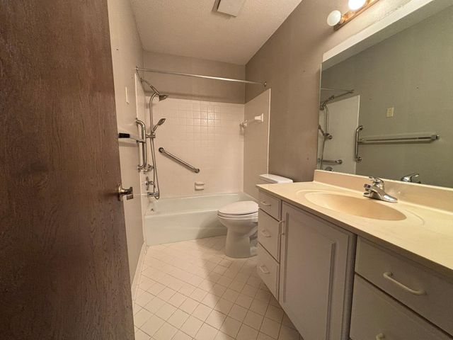 9600 Portland Avenue S 107, Bloomington, MN 55420