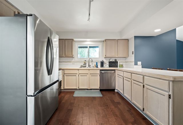 1008 Beachland Boulevard, Waterford, MI 48328