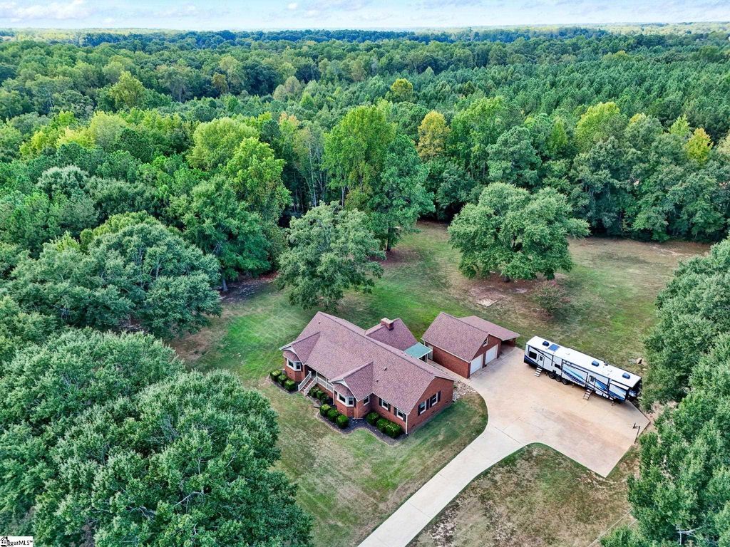 Image 1 of property listing at 601 Smithville Road, Mountville, SC 29370