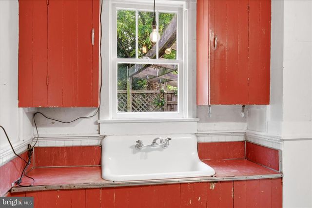 11 W GERMAIN ST, Winchester, VA 22601