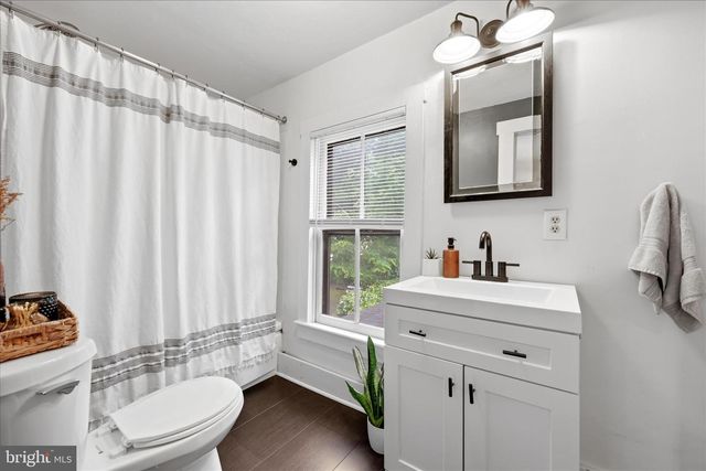 11 W GERMAIN ST, Winchester, VA 22601