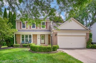 606 Whitney Drive, Rochester Hills, MI 48307