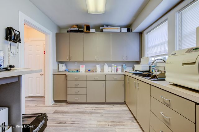 2109 Crums Ln, Louisville, KY 40216