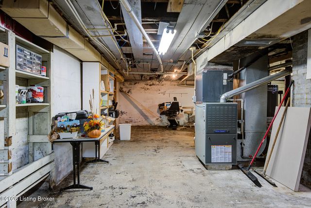 2109 Crums Ln, Louisville, KY 40216