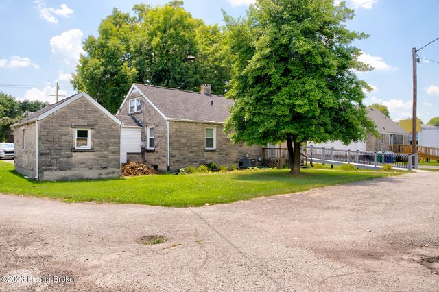 2109 Crums Ln, Louisville, KY 40216