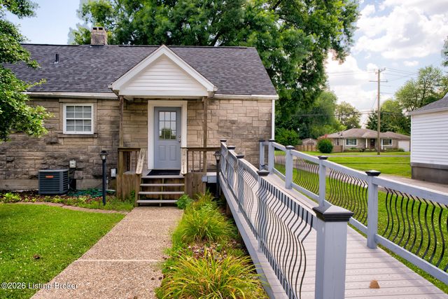 2109 Crums Ln, Louisville, KY 40216