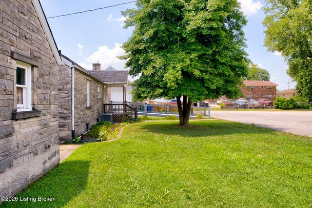 2109 Crums Ln, Louisville, KY 40216