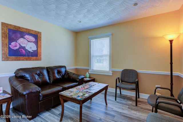 2109 Crums Ln, Louisville, KY 40216