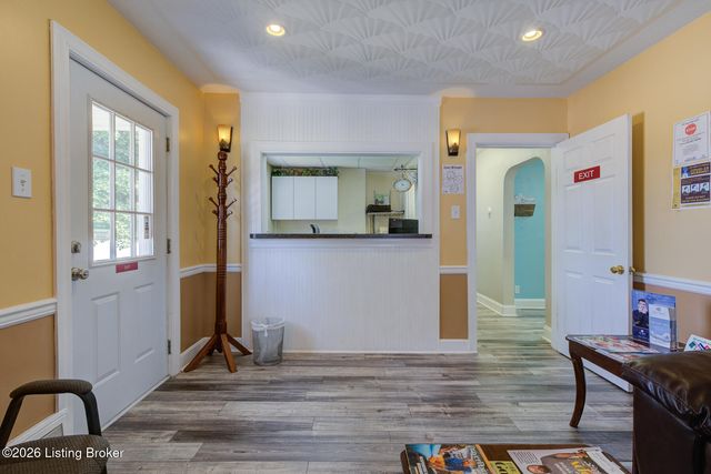 2109 Crums Ln, Louisville, KY 40216