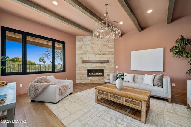 7370 N Catalina Ridge Drive, Tucson, AZ 85718