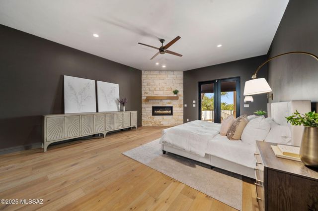 7370 N Catalina Ridge Drive, Tucson, AZ 85718