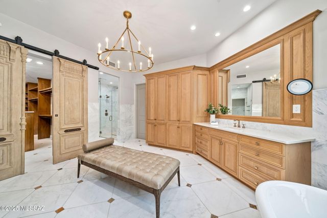 7370 N Catalina Ridge Drive, Tucson, AZ 85718