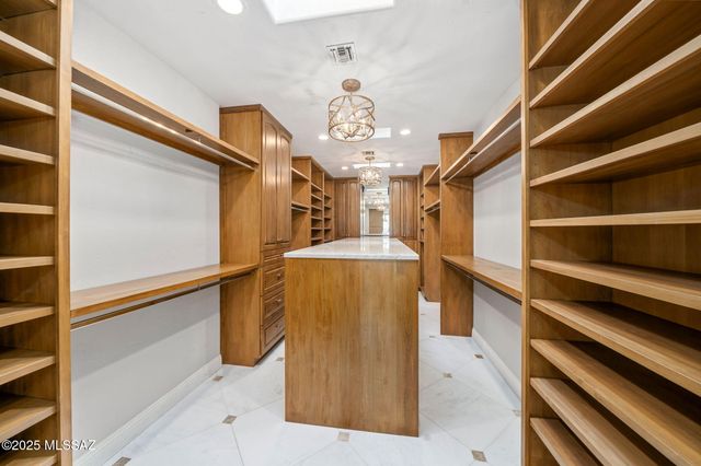 7370 N Catalina Ridge Drive, Tucson, AZ 85718