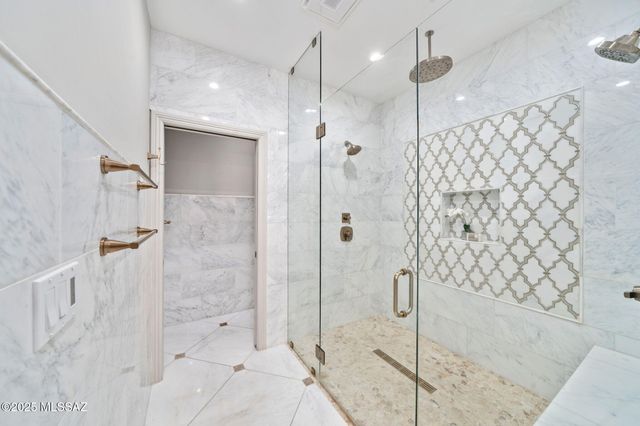 7370 N Catalina Ridge Drive, Tucson, AZ 85718