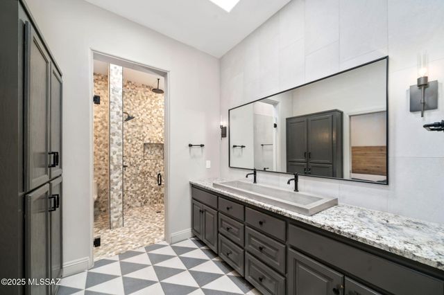 7370 N Catalina Ridge Drive, Tucson, AZ 85718