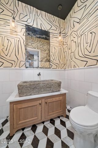 7370 N Catalina Ridge Drive, Tucson, AZ 85718