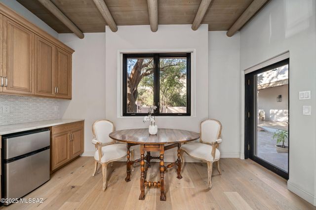 7370 N Catalina Ridge Drive, Tucson, AZ 85718