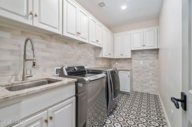 7370 N Catalina Ridge Drive, Tucson, AZ 85718