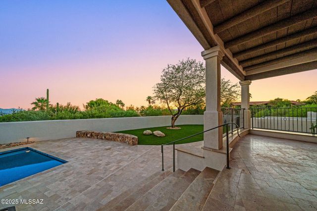 7370 N Catalina Ridge Drive, Tucson, AZ 85718