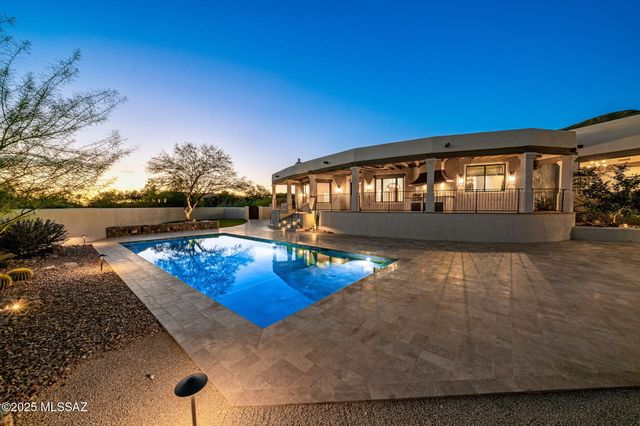 7370 N Catalina Ridge Drive, Tucson, AZ 85718