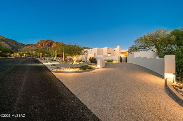 7370 N Catalina Ridge Drive, Tucson, AZ 85718