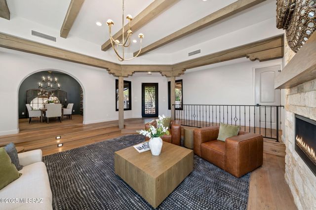 7370 N Catalina Ridge Drive, Tucson, AZ 85718