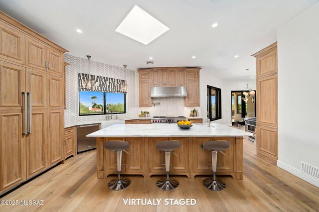 7370 N Catalina Ridge Drive, Tucson, AZ 85718