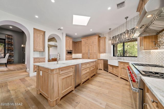 7370 N Catalina Ridge Drive, Tucson, AZ 85718