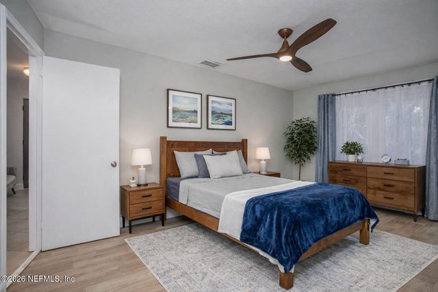 10123 LEISURE Lane N, Jacksonville, FL 32256