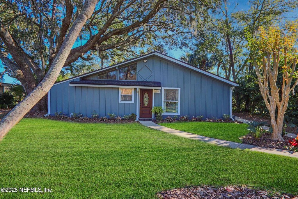 10123 LEISURE Lane N, Jacksonville, FL 32256