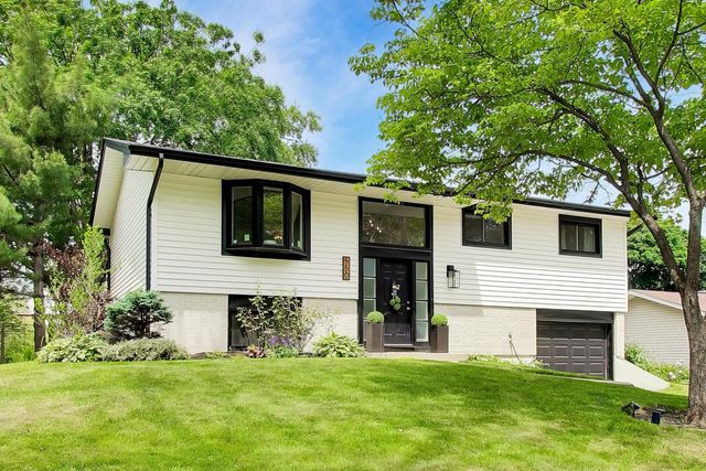 2S550 Gray Avenue, Lombard, IL 60148