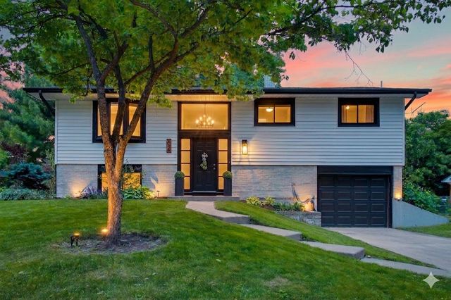 2S550 Gray Avenue, Lombard, IL 60148