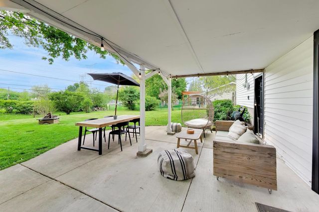 2S550 Gray Avenue, Lombard, IL 60148