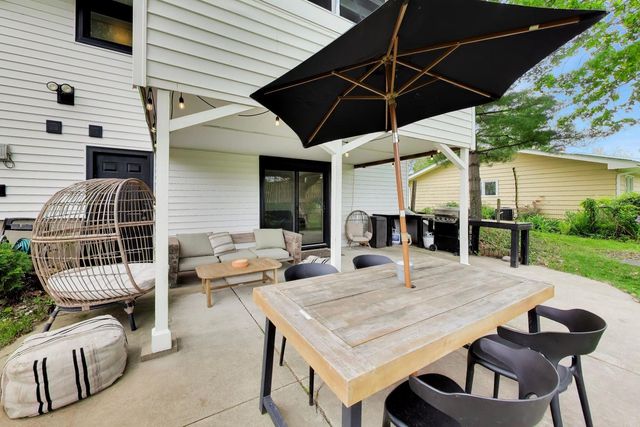 2S550 Gray Avenue, Lombard, IL 60148