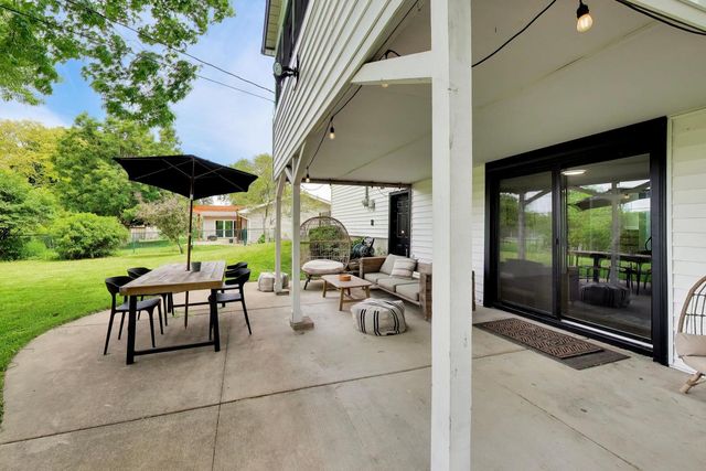 2S550 Gray Avenue, Lombard, IL 60148