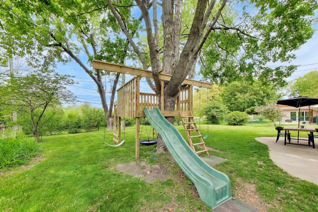 2S550 Gray Avenue, Lombard, IL 60148