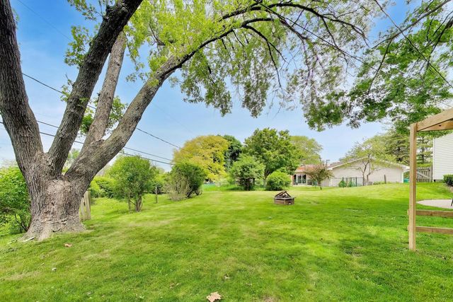 2S550 Gray Avenue, Lombard, IL 60148