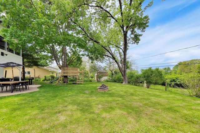 2S550 Gray Avenue, Lombard, IL 60148