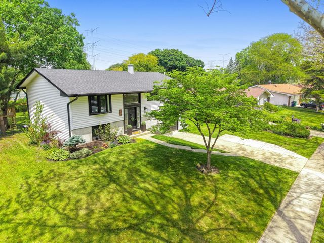 2S550 Gray Avenue, Lombard, IL 60148